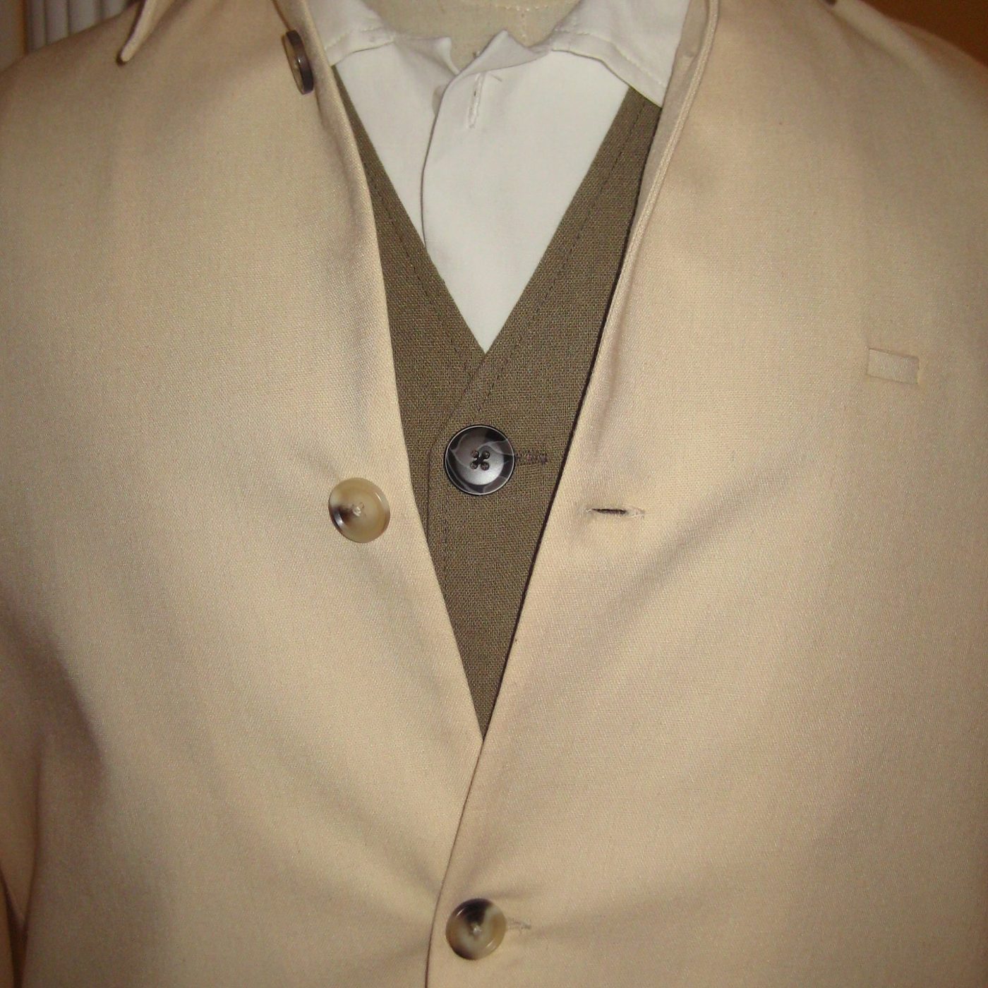 Beige Winter‘25 jacket detail