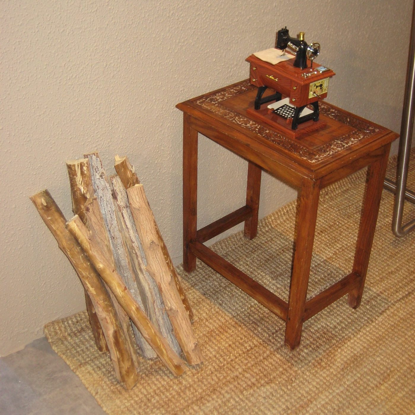 Showroom table and wood