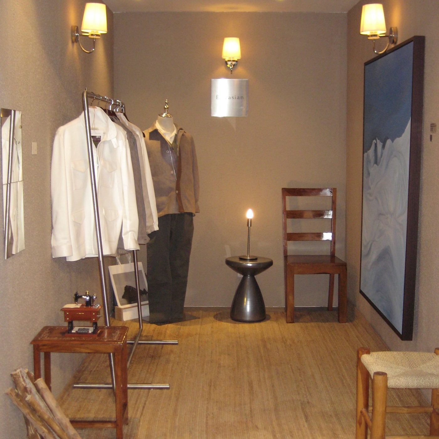 Showroom rail